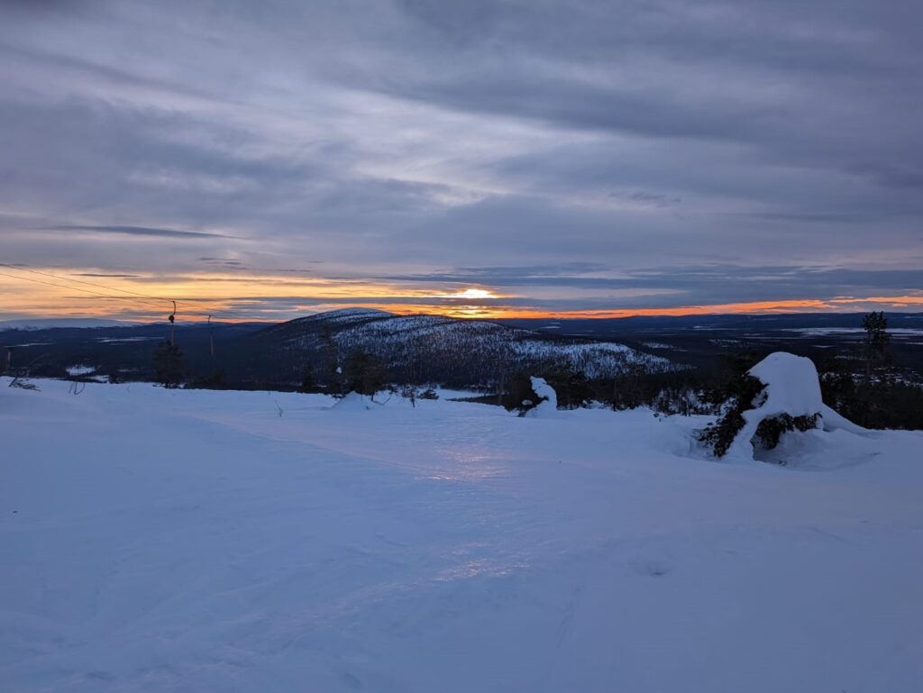 In Levi Ski Resort skiing is possible after the sunset thanks to the illuminated slopes.